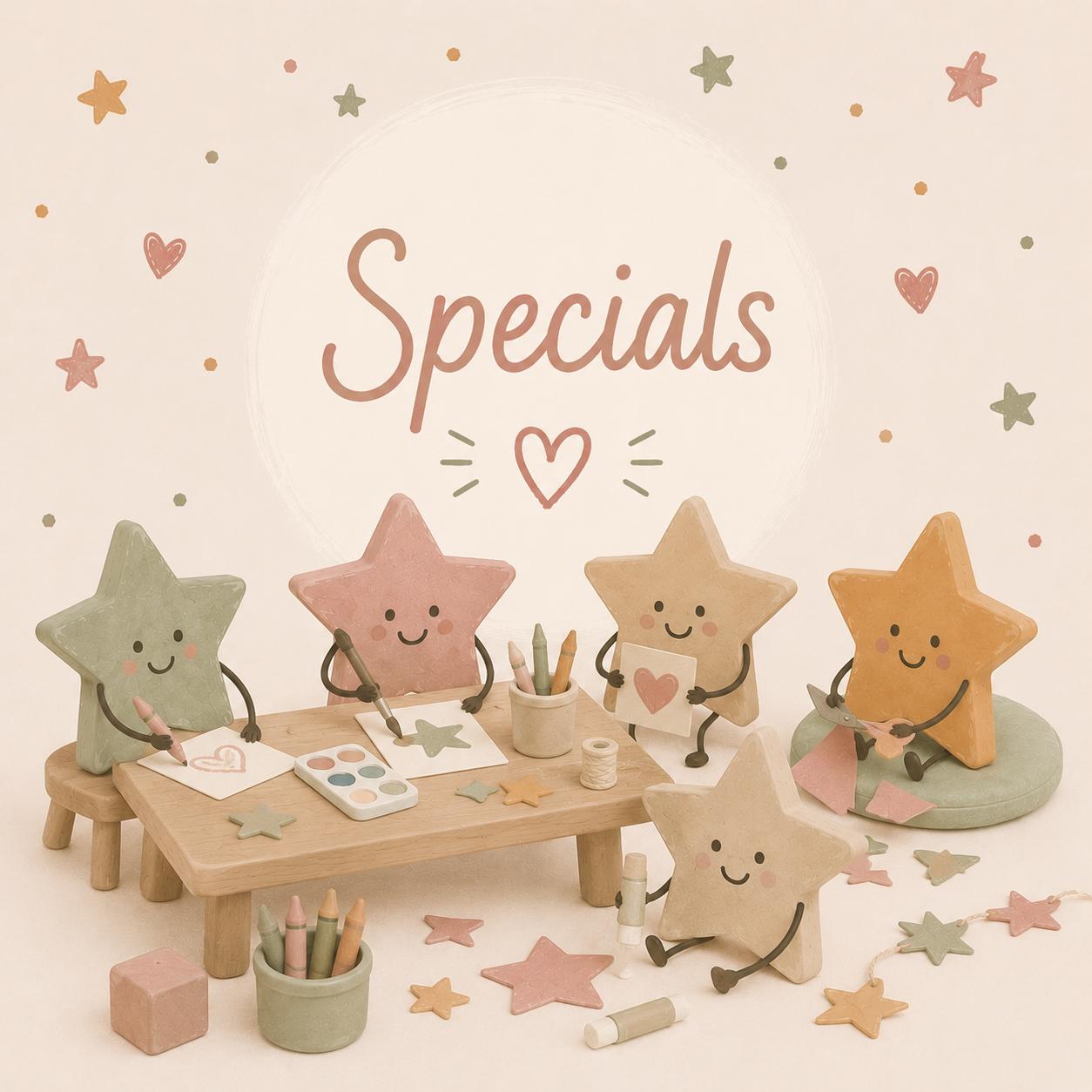 Illustration „Specials“ mit Sternfiguren, die an einem Holztisch malen und basteln